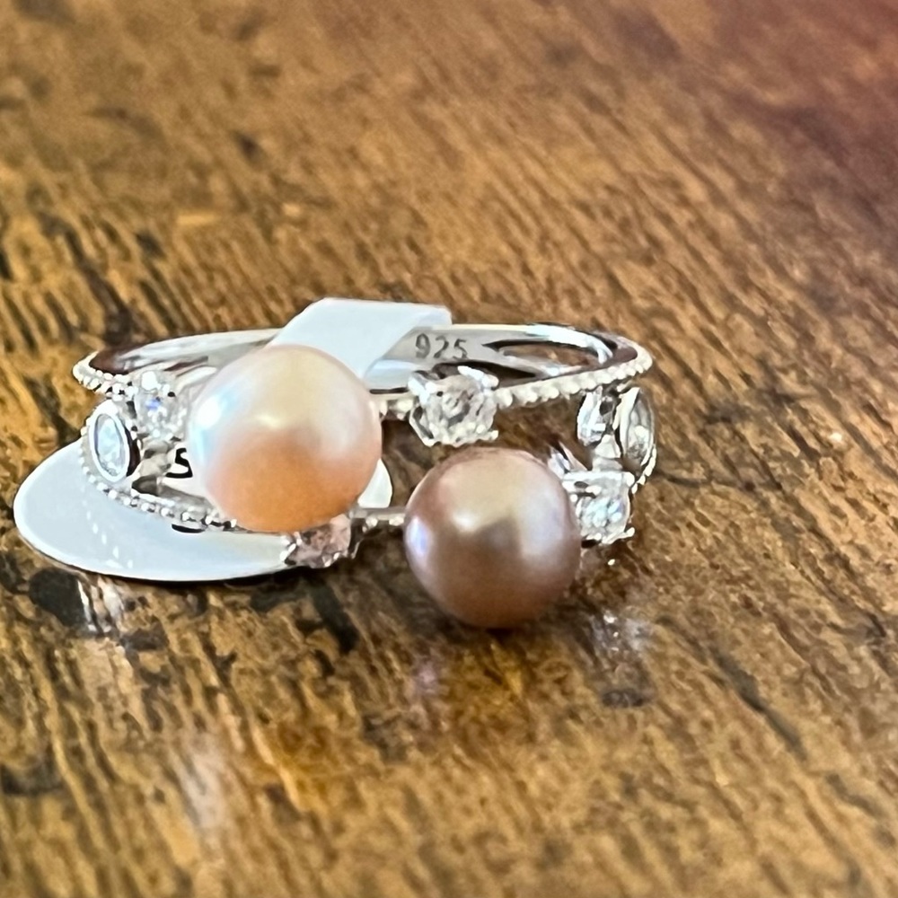 Vantel Pearls Gwendolyn Ring size 9